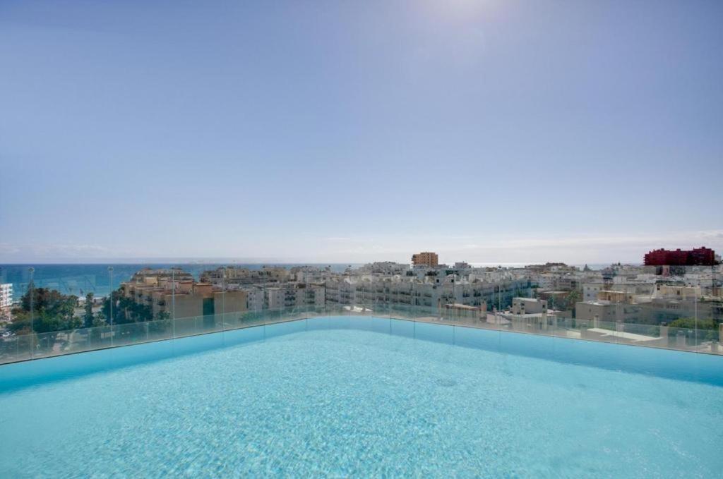 Keywise Family Luxury Infinity & Golf Apartment