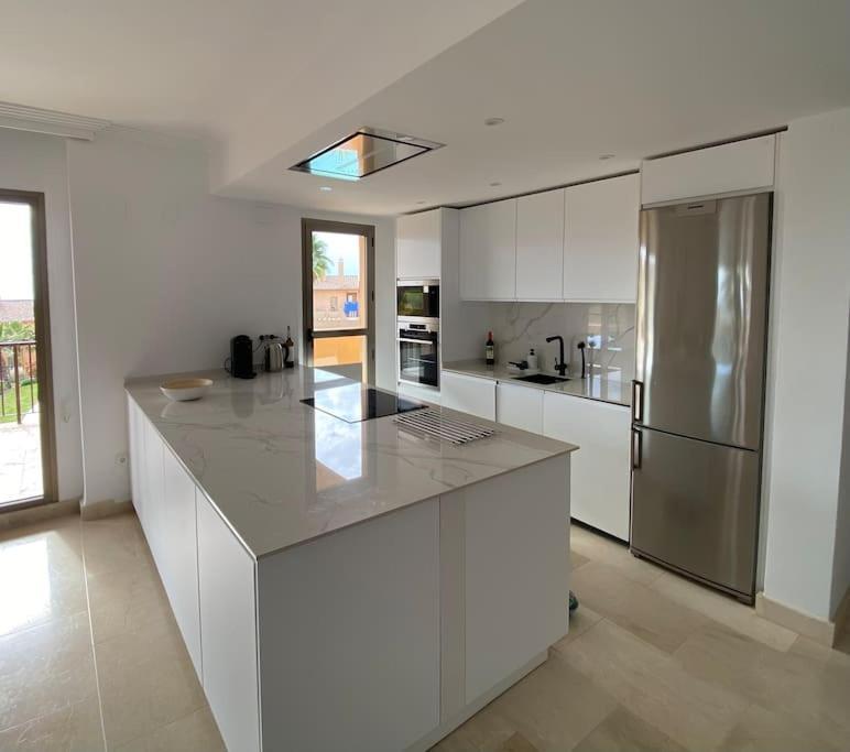 Elegant Apartment, Stunning Views, Fully Renovated In La Hacienda Del Senorio De Cifuentes Appartement Estepona