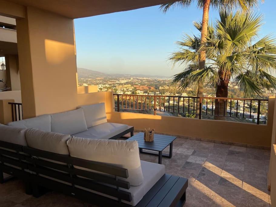 Elegant Apartment, Stunning Views, Fully Renovated In La Hacienda Del Senorio De Cifuentes * Estepona