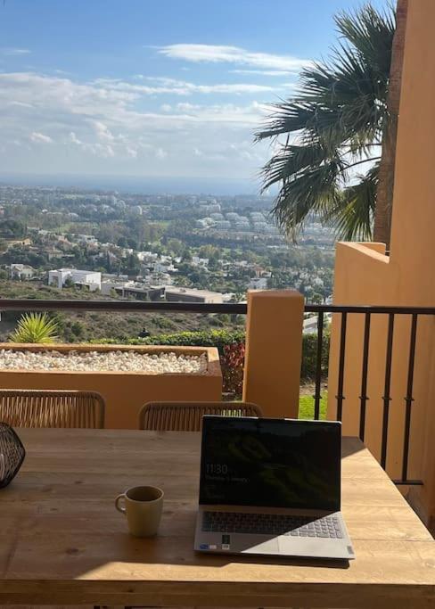 Elegant Apartment, Stunning Views, Fully Renovated In La Hacienda Del Senorio De Cifuentes Appartement Estepona