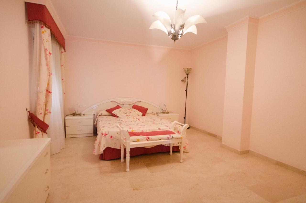 Aparment Neptuno- Located On The Promenade A Few Metres From The Beach.