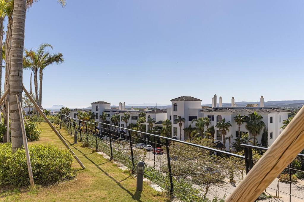 3 Bedroom Ground Floor @ Hills! Apartment