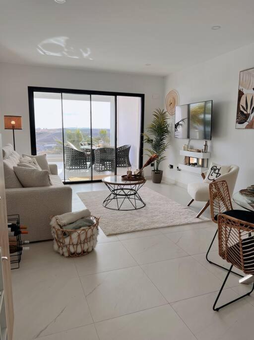 Hills Luxury 3 Bed Appartement *