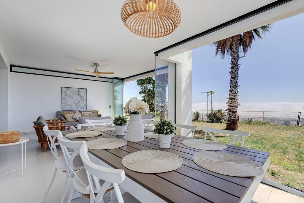 Ground Floor 4 Bedroom @ Hills! *