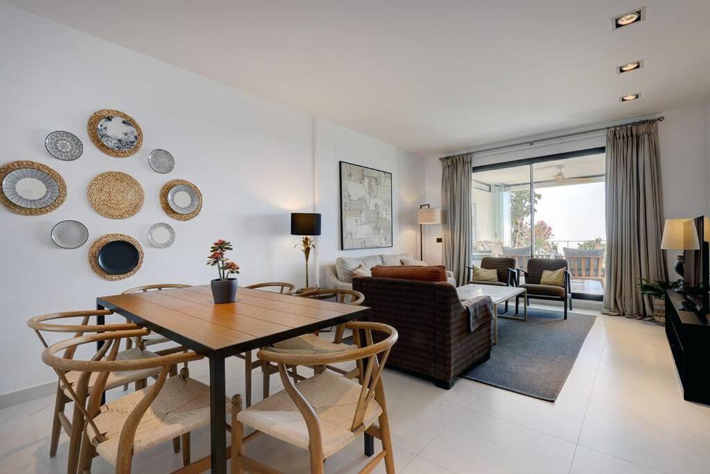 Apartment Ground Floor 4 Bedroom @ Hills!
