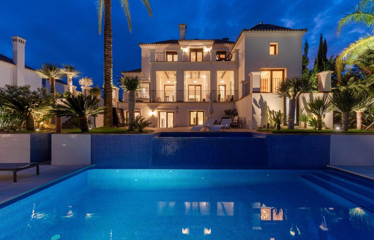 6-bdrm Andalusian Modern Next To Golf Course