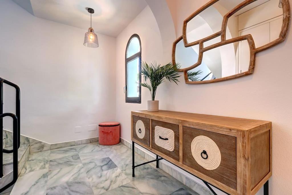 4 Bedroom Townhouse 200 Meters From The Beach! * Estepona