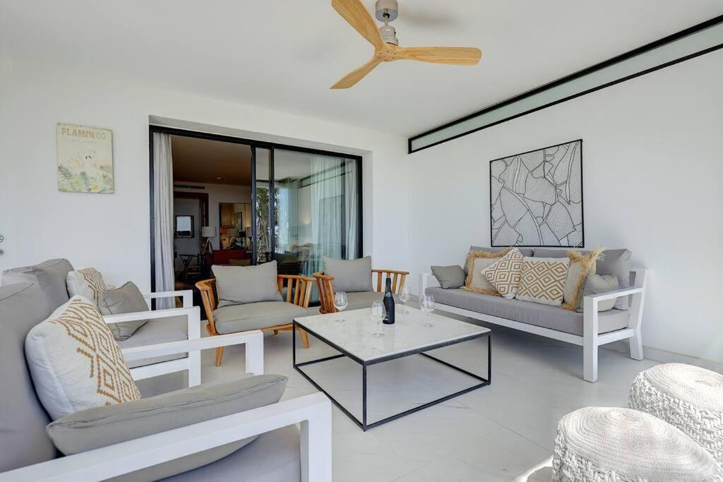 Ground Floor 4 Bedroom @ Hills! *