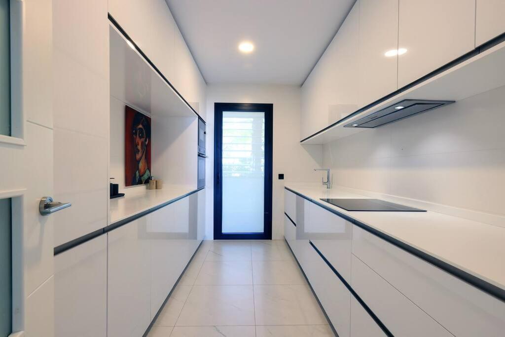 Apartment Ground Floor 4 Bedroom @ Hills!