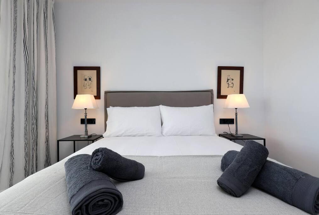 Ground Floor 4 Bedroom @ Hills! Apartment