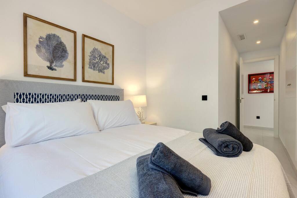 Ground Floor 4 Bedroom @ Hills! Apartment *