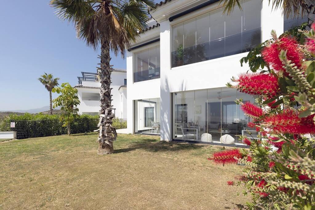 Ground Floor 4 Bedroom @ Hills! Apartment Estepona