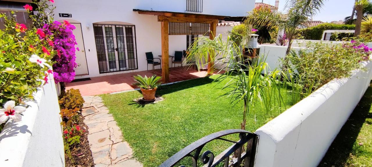 Con Jardin Y Piscina En Playa *