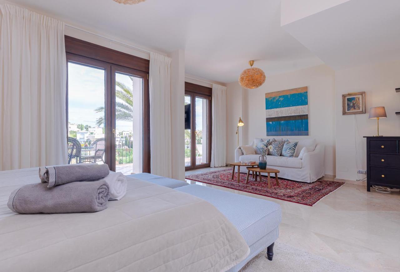 6-bdrm Andalusian Modern Next To Golf Course Apartment
