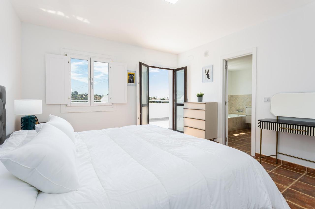 Private 4 Bedrooms House Shared Pool Montevideo Hills Golf By Aorastay Estepona