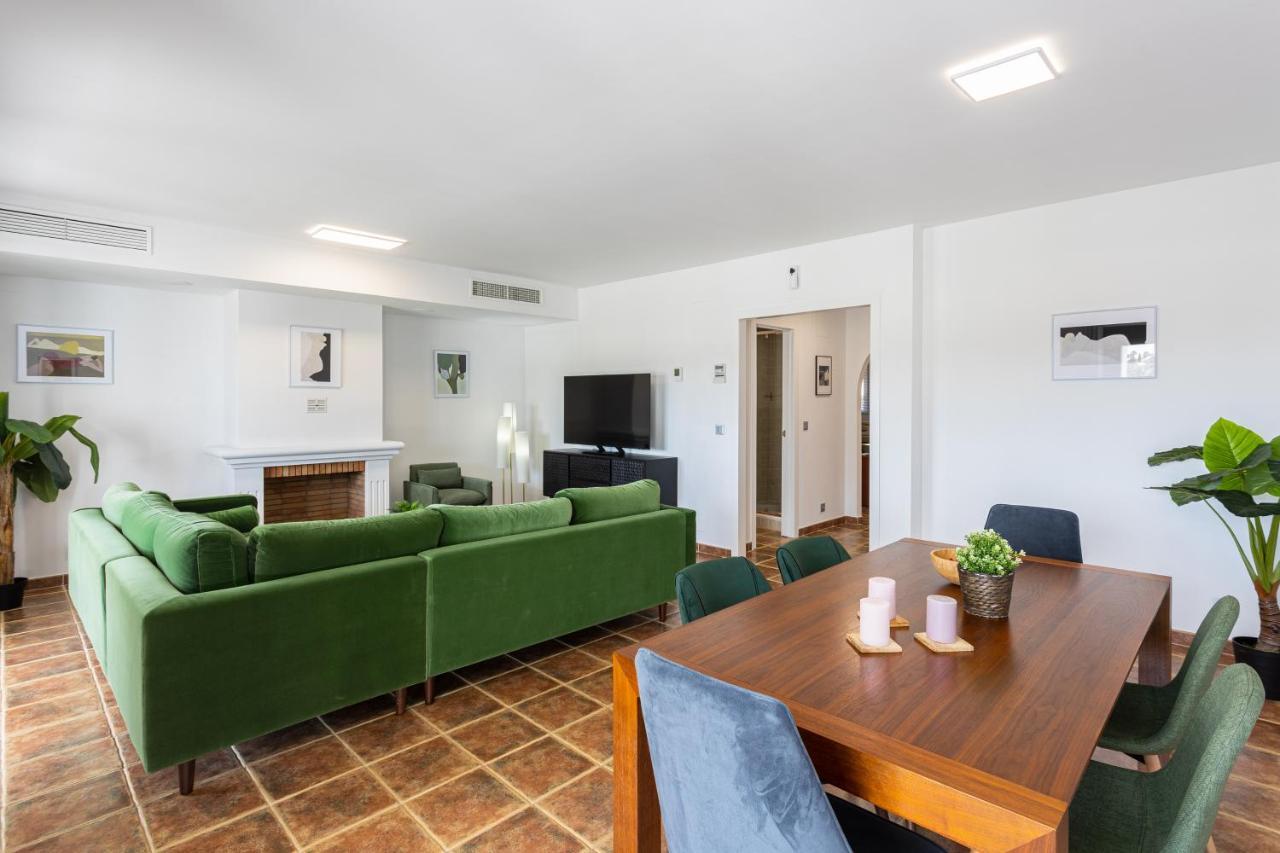 Private 4 Bedrooms House Shared Pool Montevideo Hills Golf By Aorastay Сasa de vacaciones Estepona