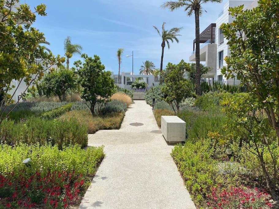 Modern Luxury Penthouse, 15 Minutes Marbella Apartment *