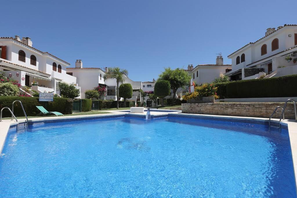 Appartement 4 Bedroom Townhouse 200 Meters From The Beach! Estepona