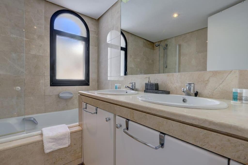 Appartement 4 Bedroom Townhouse 200 Meters From The Beach! Estepona