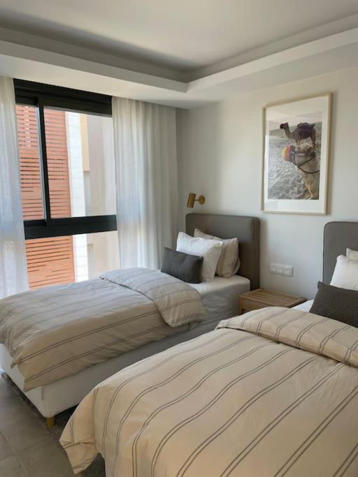 Modern Luxury Penthouse, 15 Minutes Marbella Apartment *