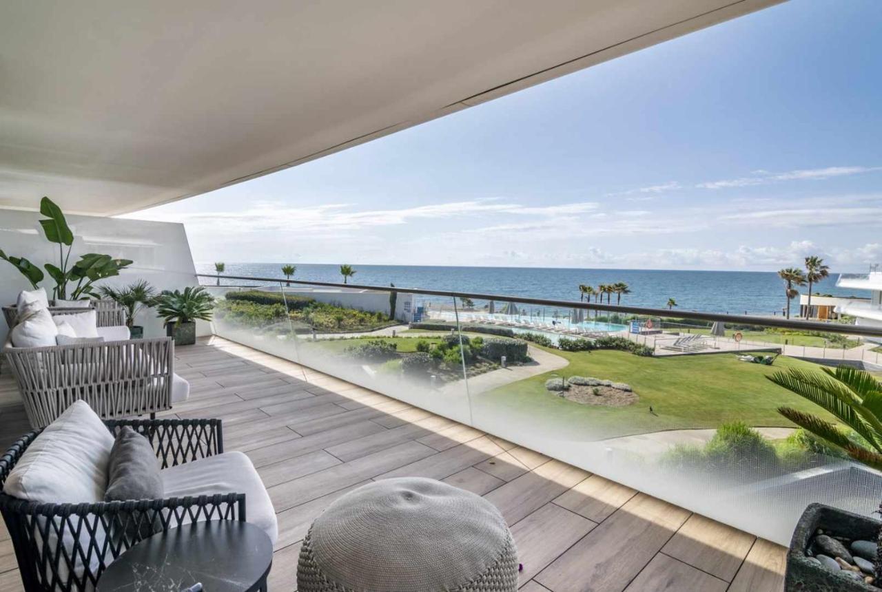 Theedgebythesea Dolphin * Estepona