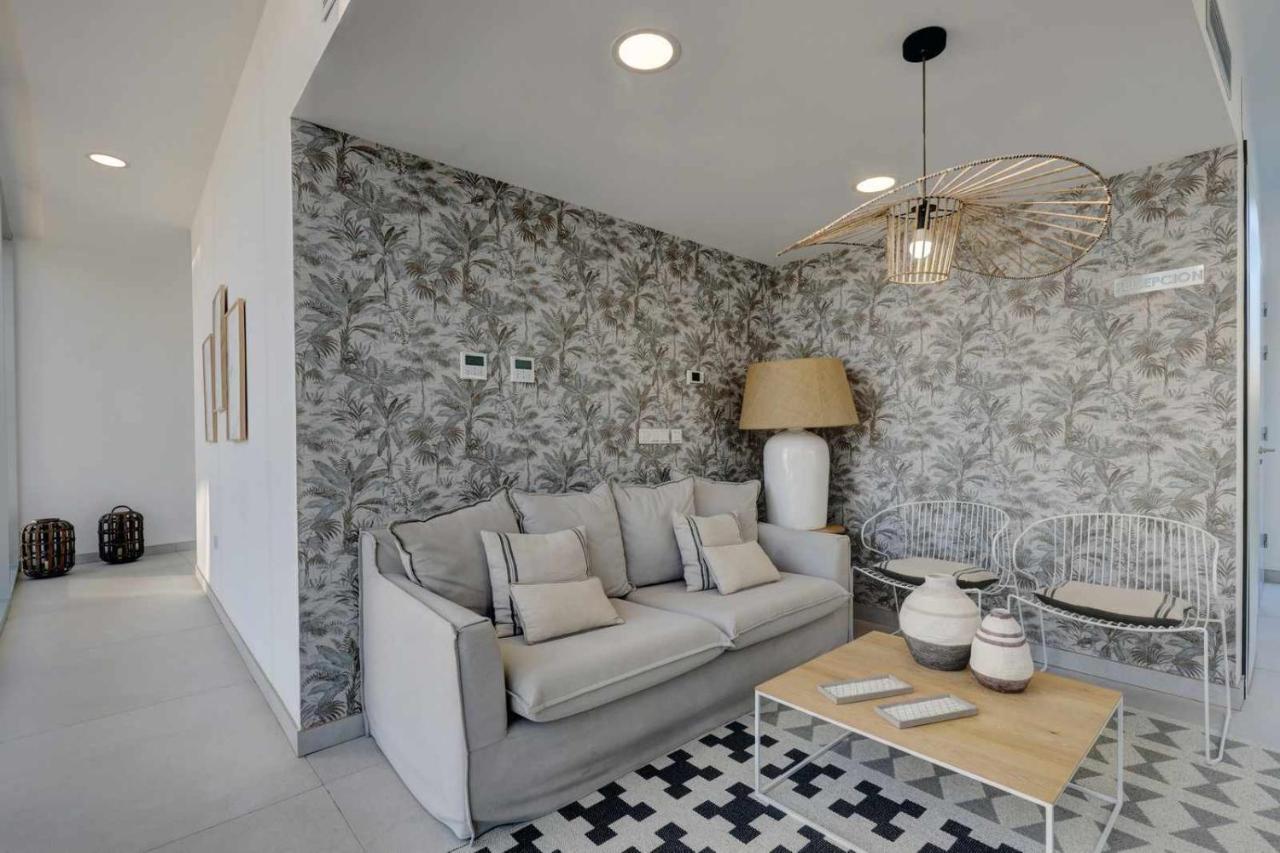 Theedgebythesea Dolphin * Estepona