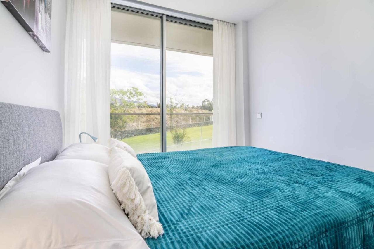 Theedgebythesea Dolphin * Estepona