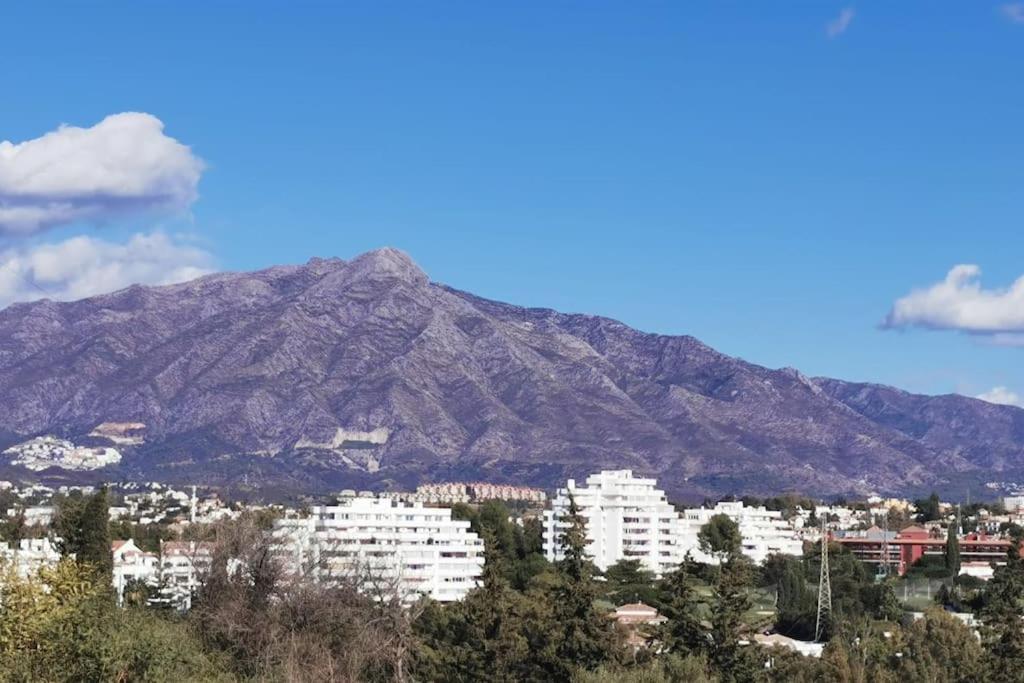 Villa Stunning And Luxury In Marbella-atalaya - 250m To Gc Atalaya, 2x 18 Holes And Very Close To The Of San Pedro De Alcantara And Puerto Banus Or Puente