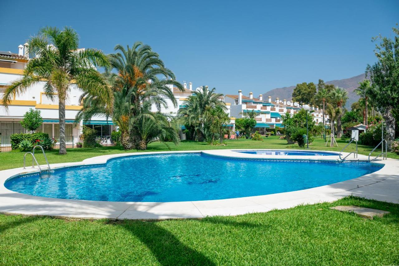 Spacious Beachfront Ferienhaus Estepona