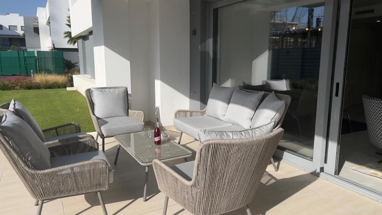 New Spacious 4 Bedrooms In 10 Min Walk To The Apartment