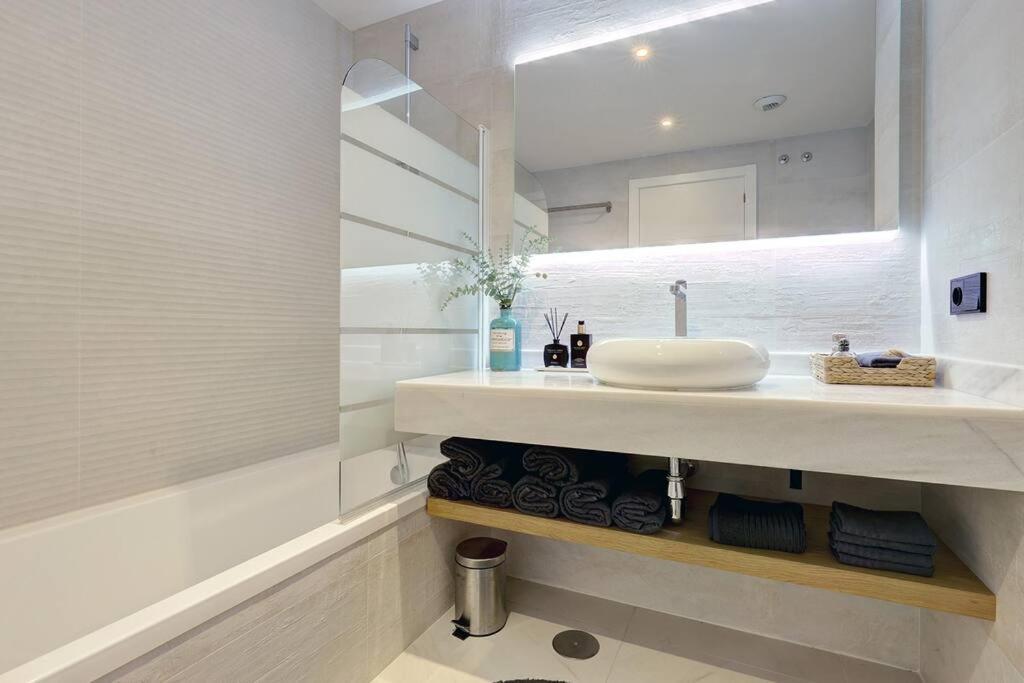 Apartment Brand New Gorgeous 2 Bed At Hills! *