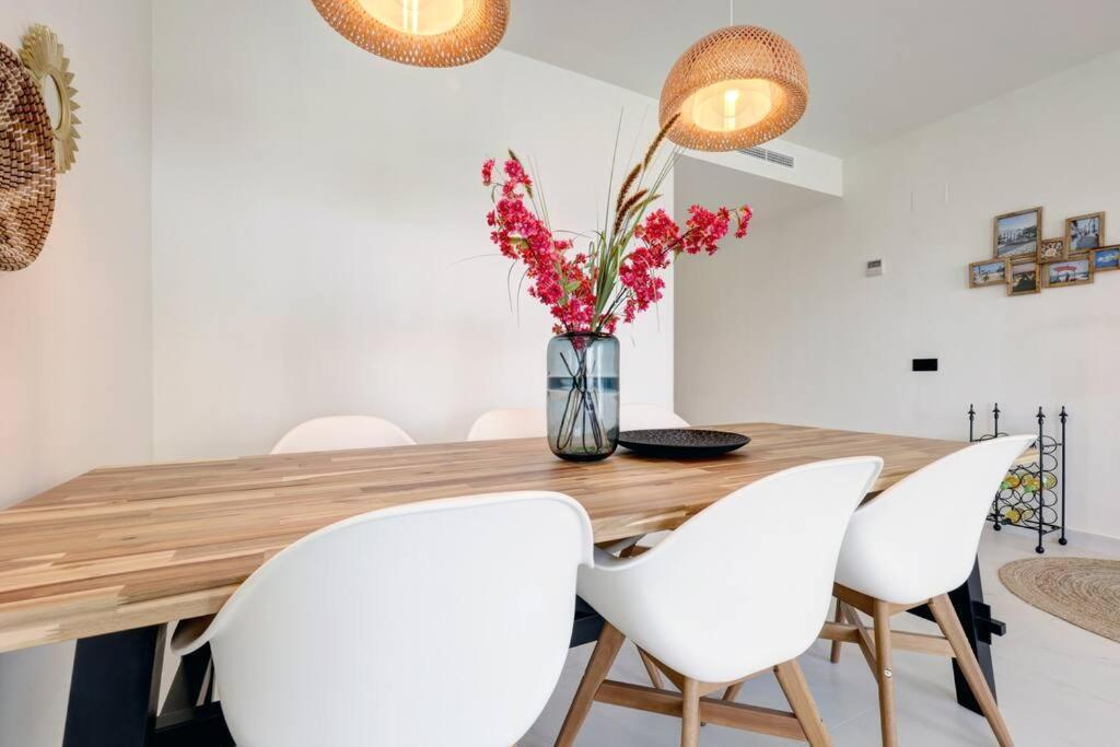 Brand New Gorgeous 2 Bed At Hills! Apartment