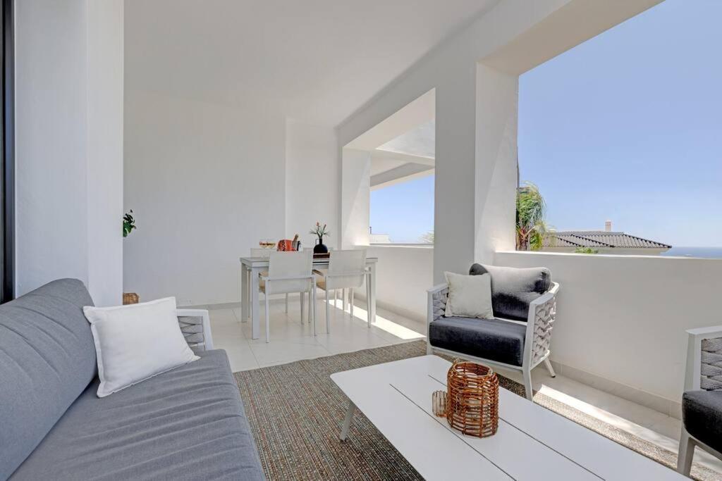 Brand New Gorgeous 2 Bed At Hills!