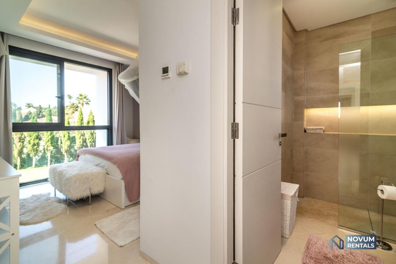 Remarkable 5-bdrm - Heated Pool & Gym Villa