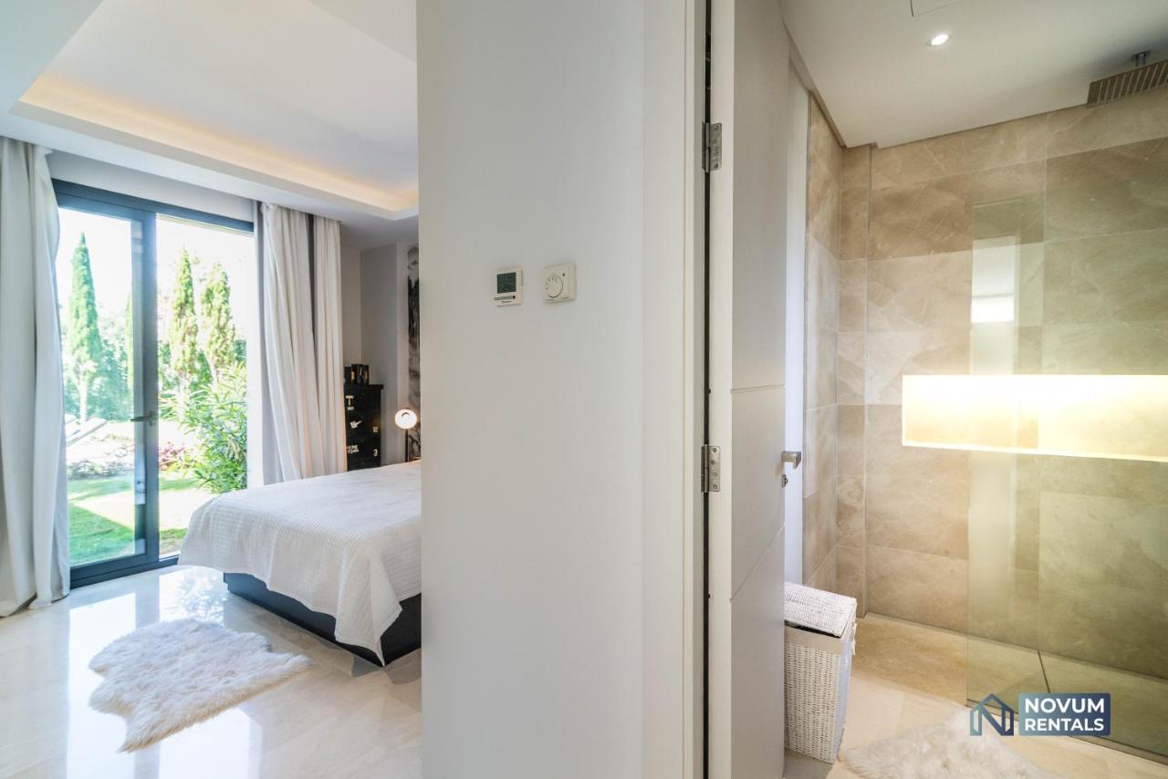 Villa Remarkable 5-bdrm - Heated Pool & Gym Estepona