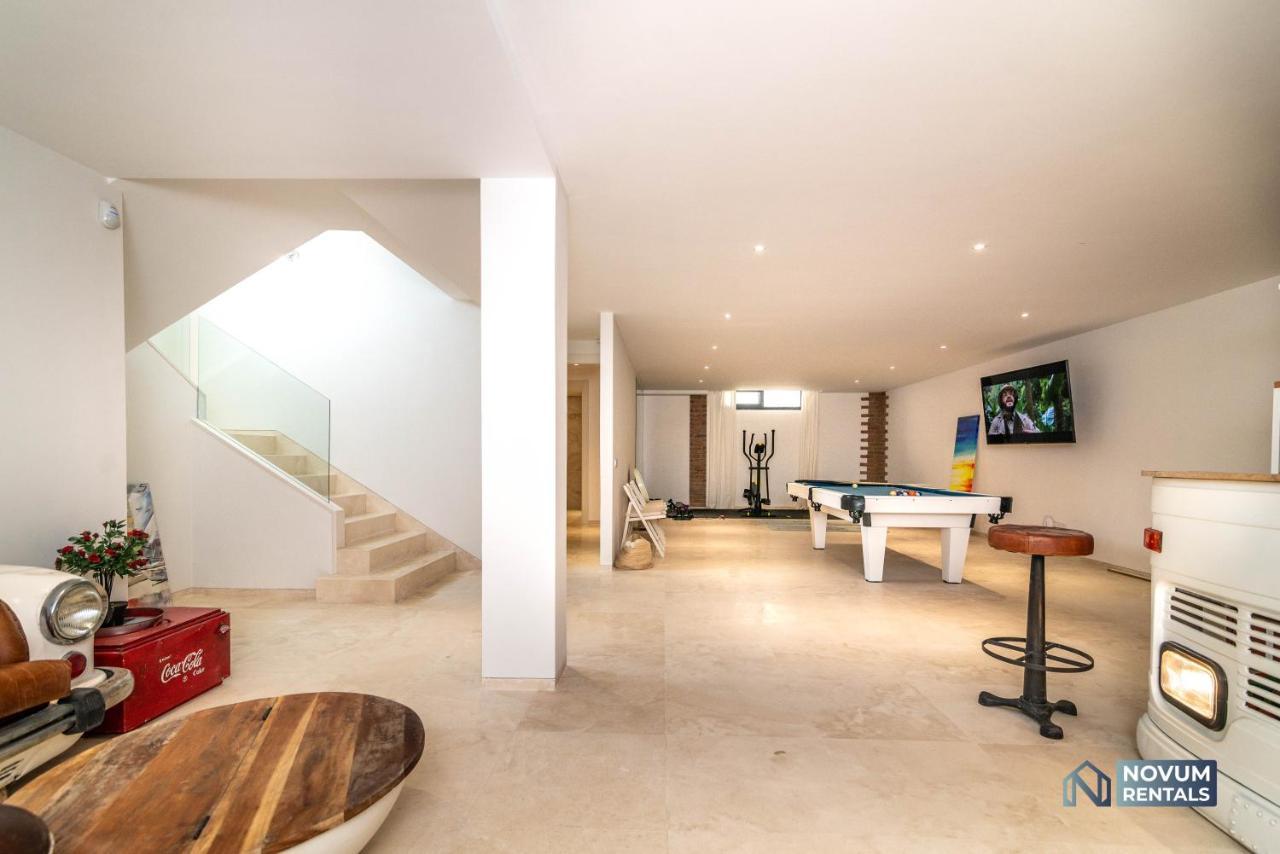 Remarkable 5-bdrm - Heated Pool & Gym Villa Estepona