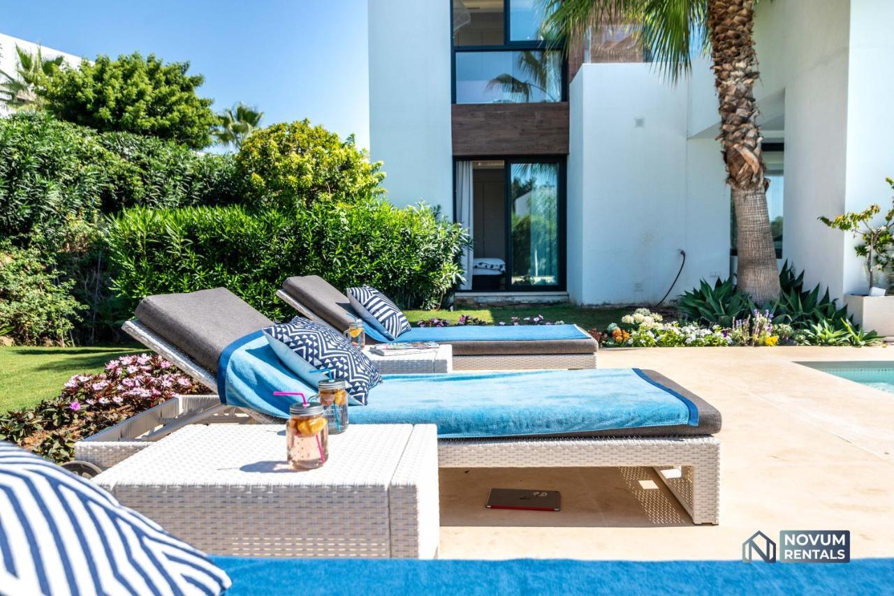 Villa Remarkable 5-bdrm - Heated Pool & Gym Estepona