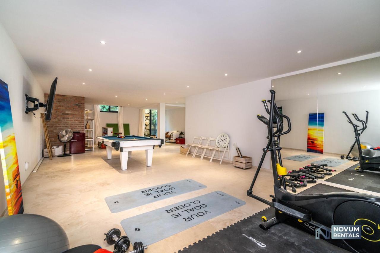 Remarkable 5-bdrm - Heated Pool & Gym