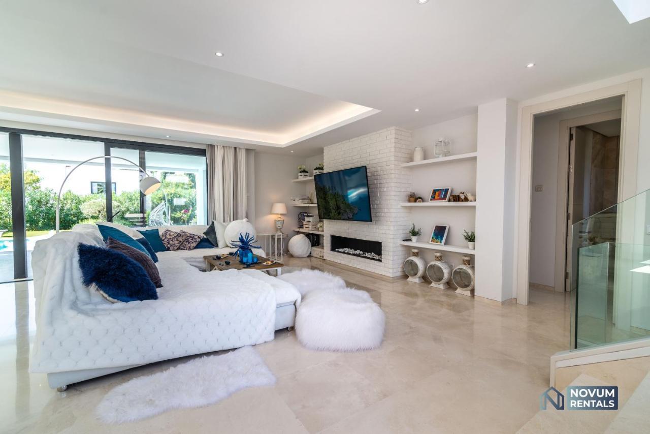 Villa Remarkable 5-bdrm - Heated Pool & Gym Estepona