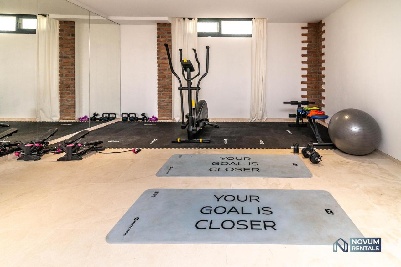 Remarkable 5-bdrm - Heated Pool & Gym