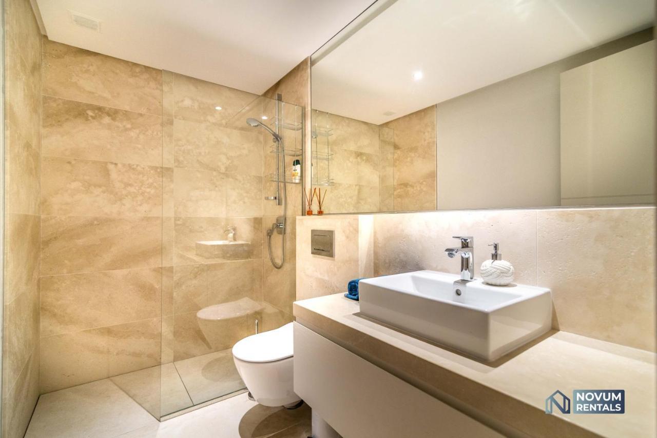 Remarkable 5-bdrm - Heated Pool & Gym Villa *