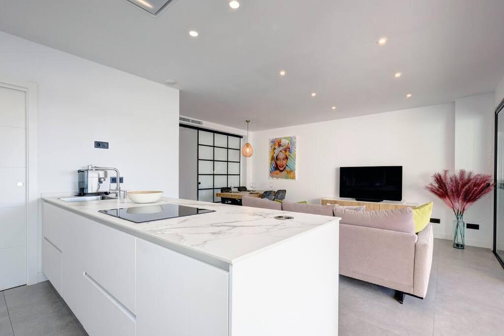 Elegant Two Bedroom At Hills! Apartment Estepona
