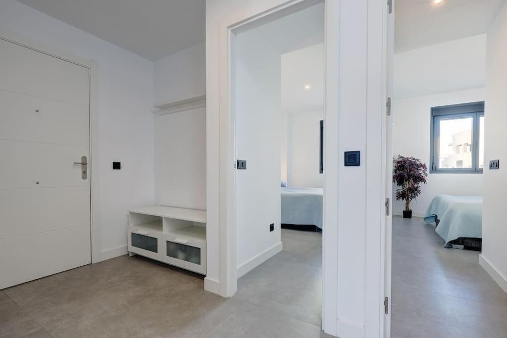 Elegant Two Bedroom At Hills! Apartment