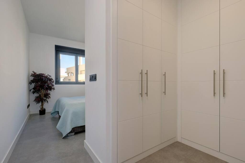 Elegant Two Bedroom At Hills! *