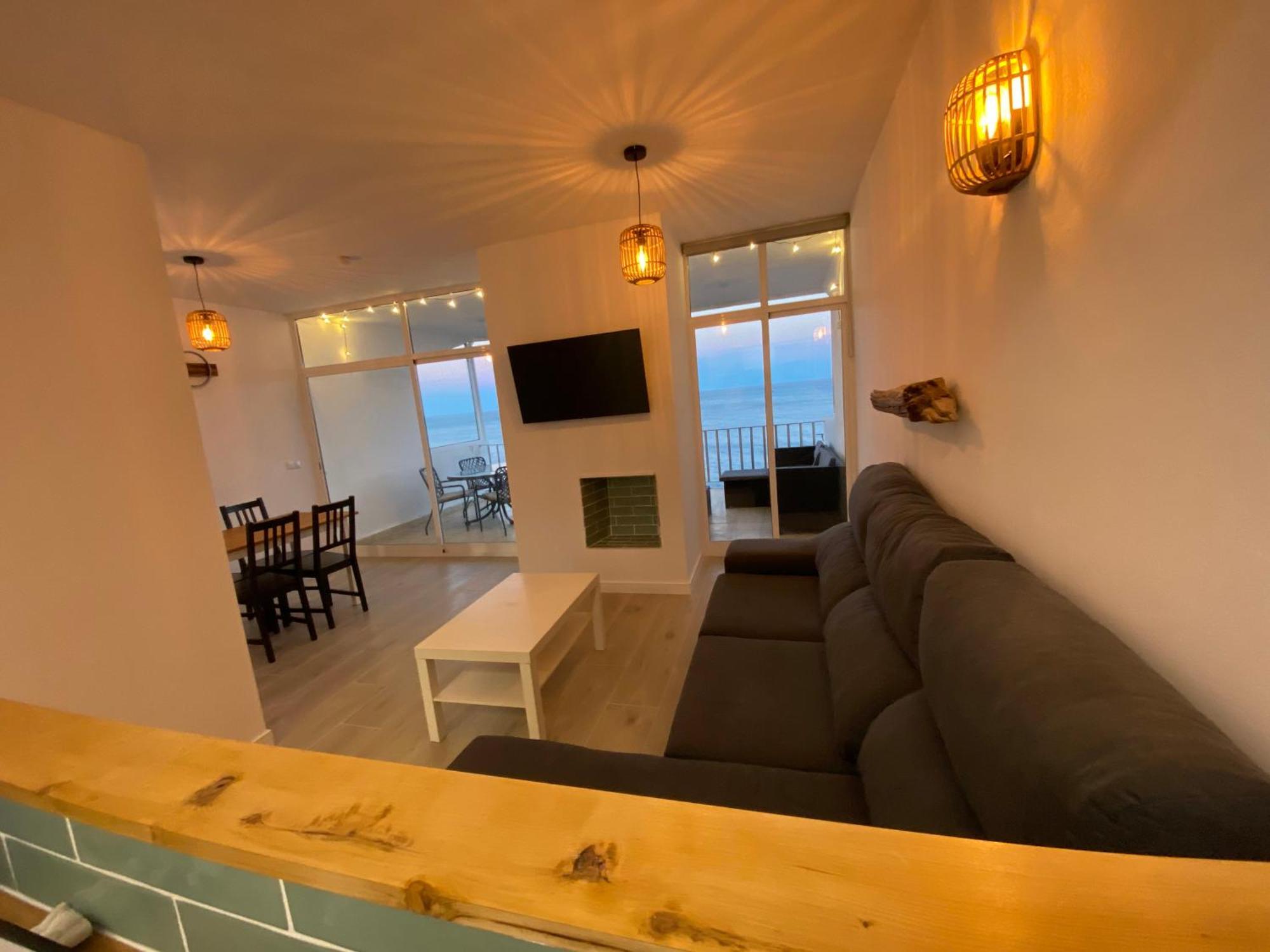 Appartement Beachfront, Top Floor Corner 2-bed, Paseo