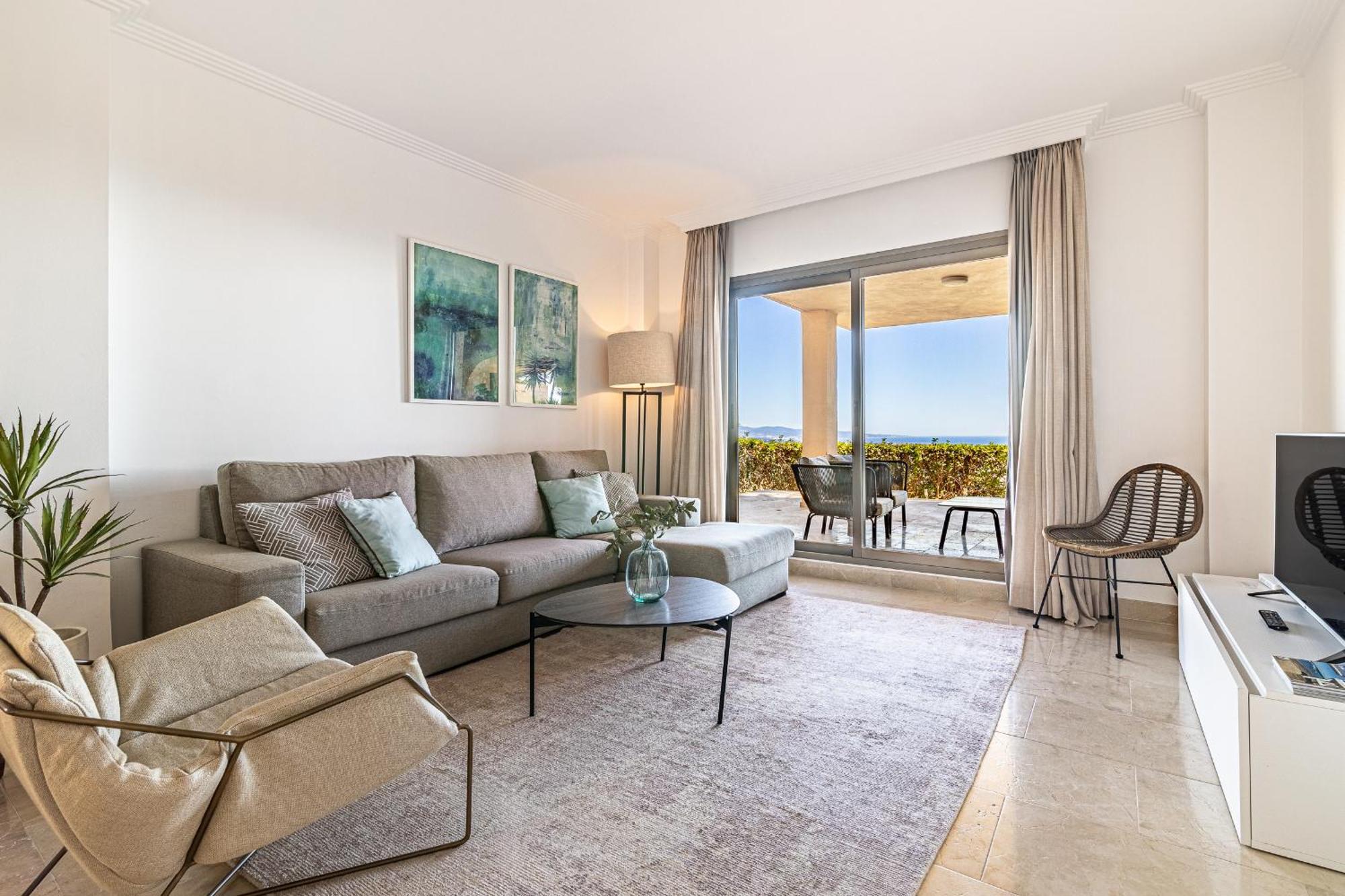 Apartment Large 3-bedroom Nestled In Golf Paradise
