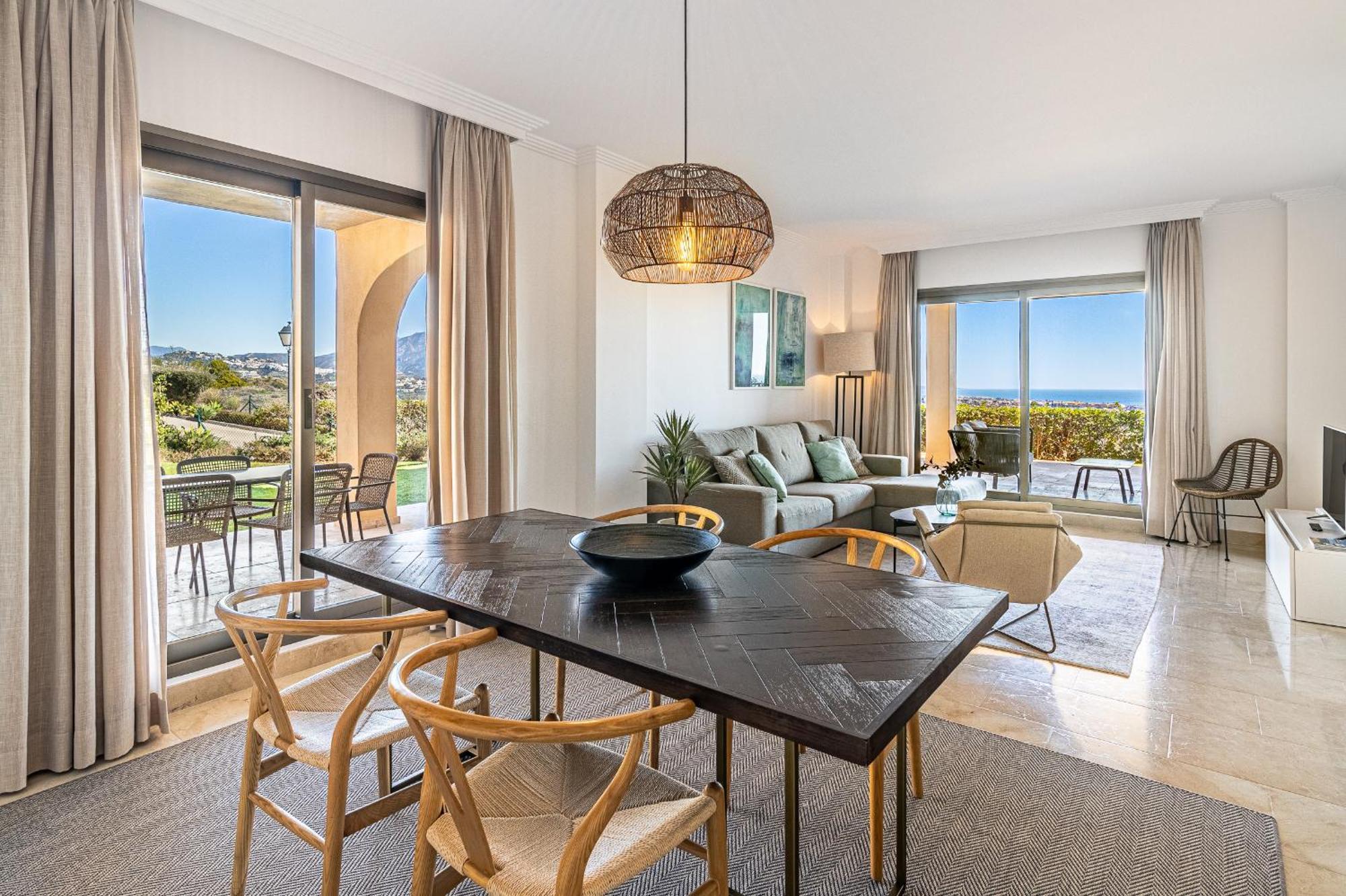 Large 3-bedroom Nestled In Golf Paradise *