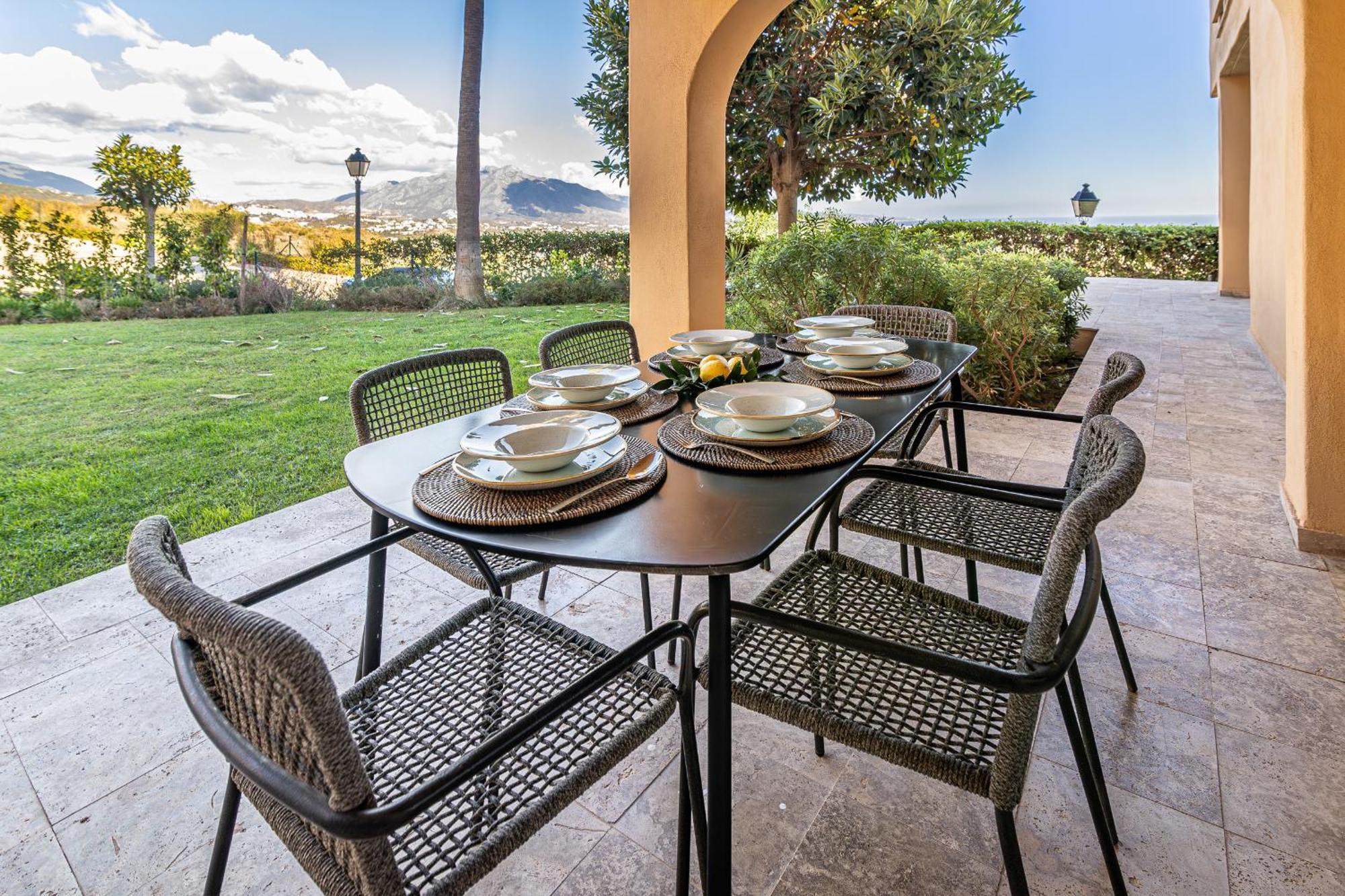 Large 3-bedroom Nestled In Golf Paradise *