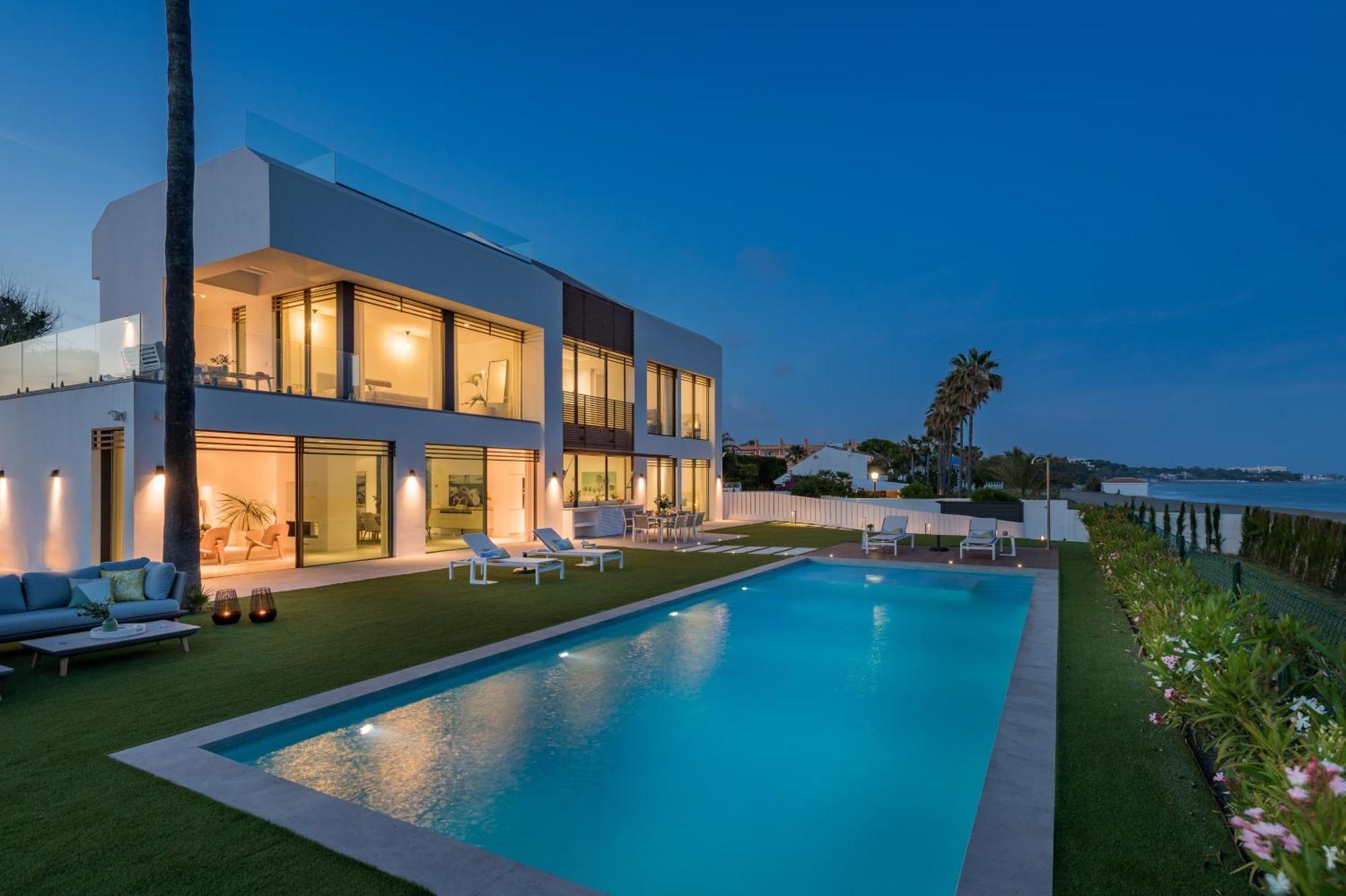 Vacation Marbella I Imare Waterfront, Beachfront Villa, Rooftop Jacuzzi, Indoor *