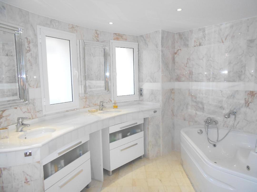 Crystal Villa *